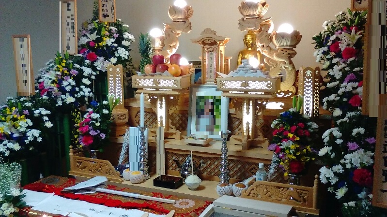 日蓮宗の葬儀　白木祭壇